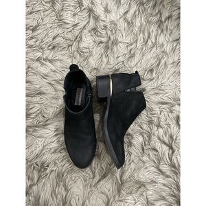 STEVE MADDEN black booties